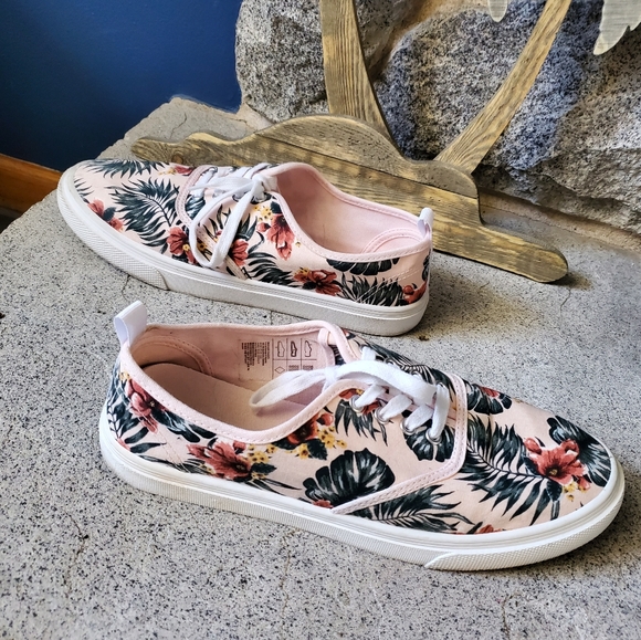 H&M Palm Leaf Shoes size 9.5 - Picture 9 of 13